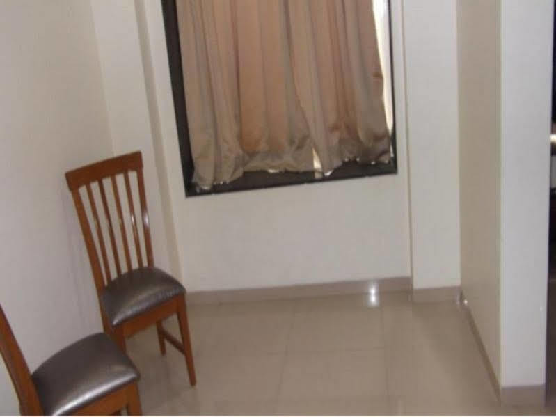 Treebo Bhagyashree Executive Hotel Mundhwa Bagian luar foto