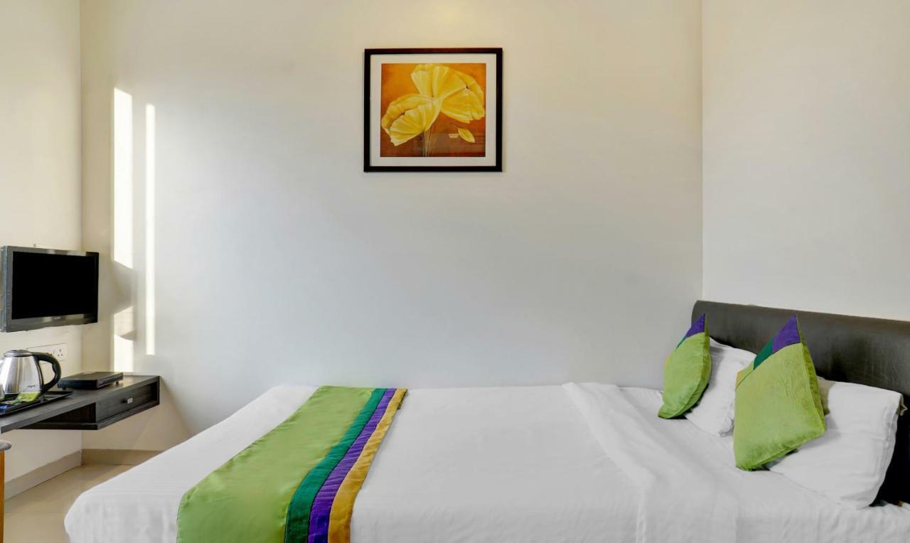 Treebo Bhagyashree Executive Hotel Mundhwa Bagian luar foto
