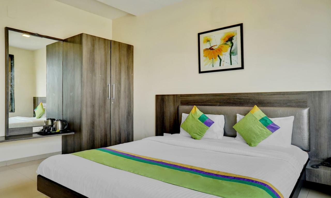 Treebo Bhagyashree Executive Hotel Mundhwa Bagian luar foto