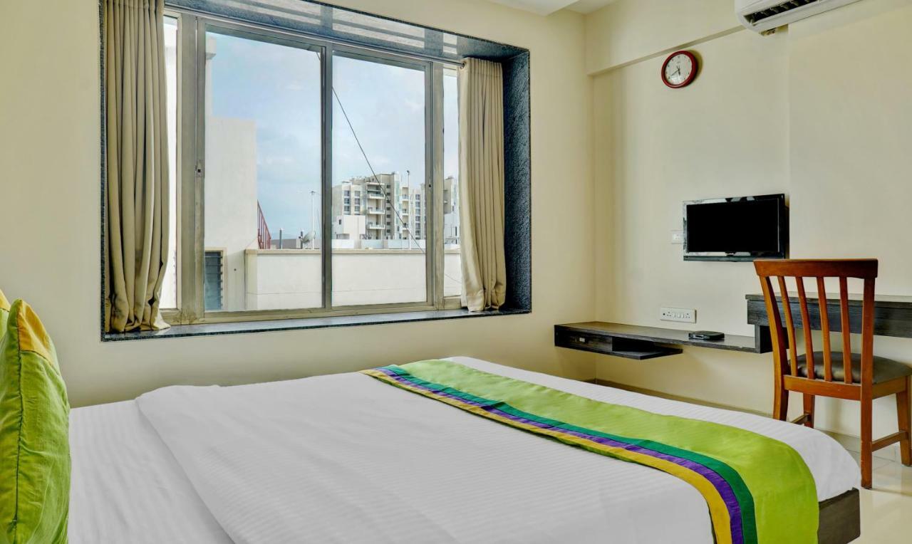 Treebo Bhagyashree Executive Hotel Mundhwa Bagian luar foto