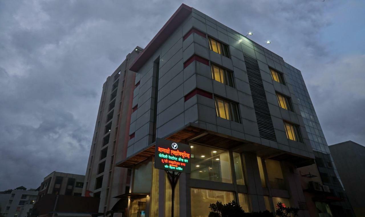 Treebo Bhagyashree Executive Hotel Mundhwa Bagian luar foto
